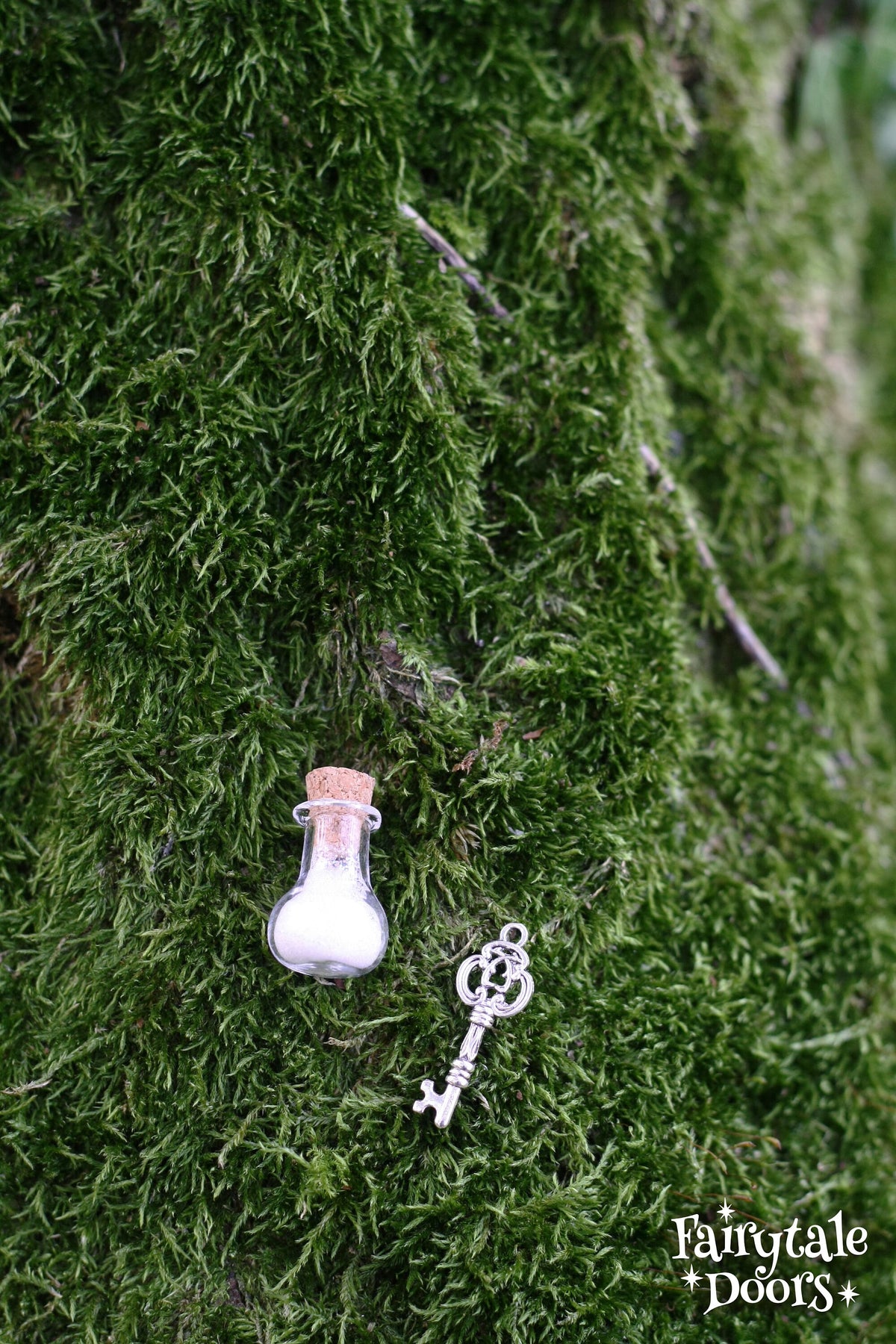 Fairy Door 'Mara' in Red